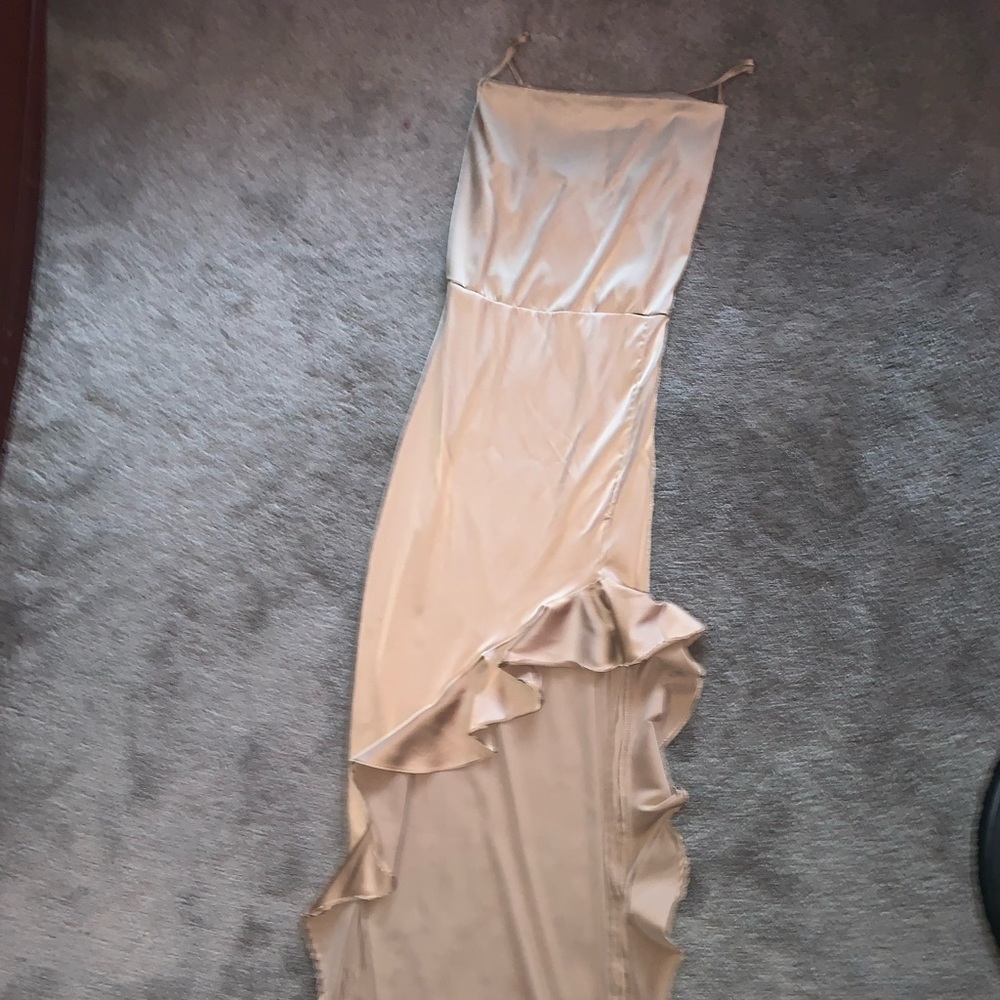 selling my homecoming dress from pretty little thing